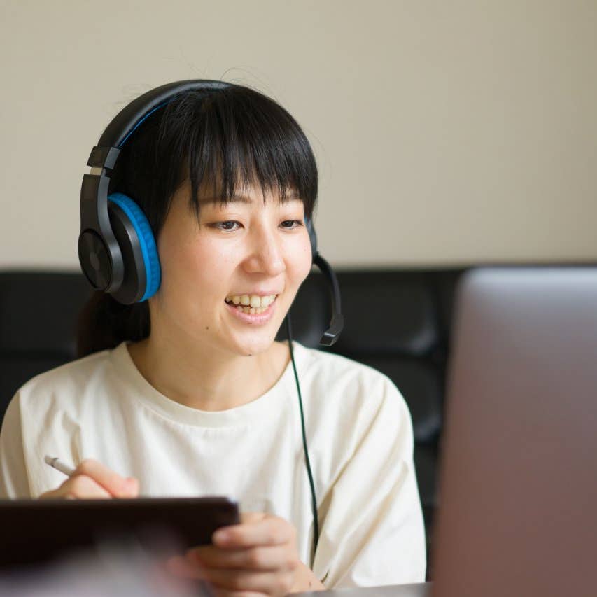 Japanese woman online learning at home.